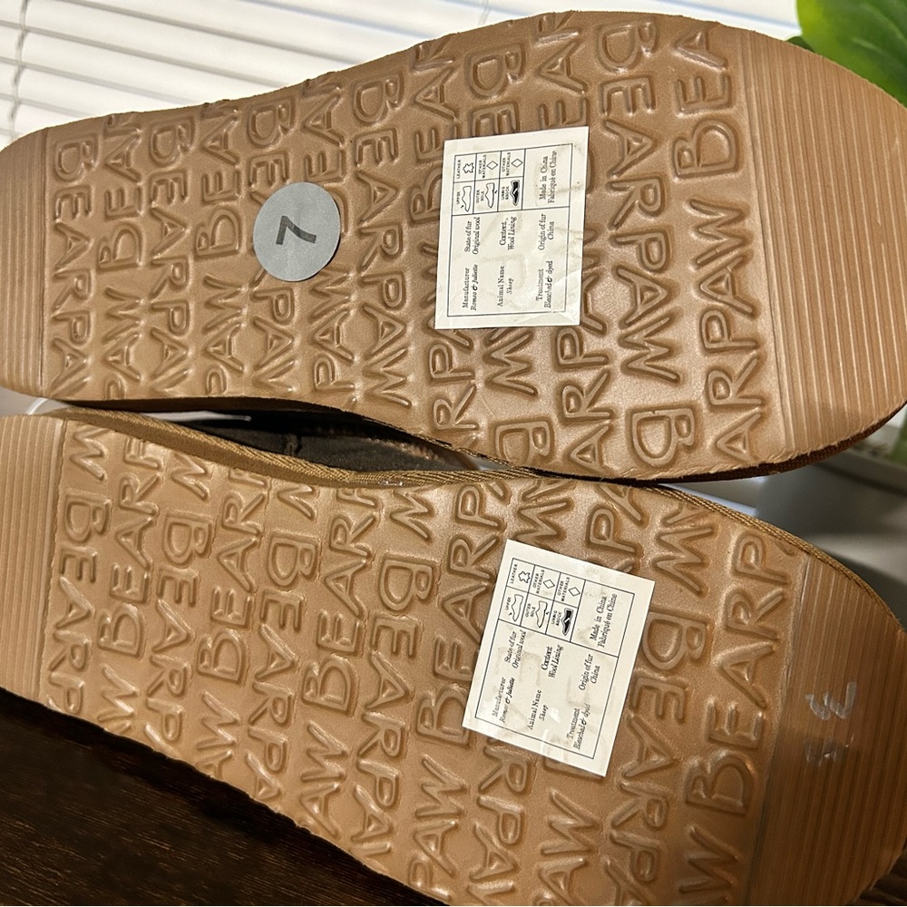 Bearpaw Ugg style booties shoes size 7 gold metallic brand new - Picture 6 of 6